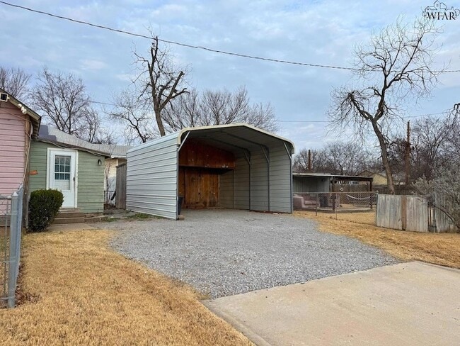 Building Photo - 2015 Polk St