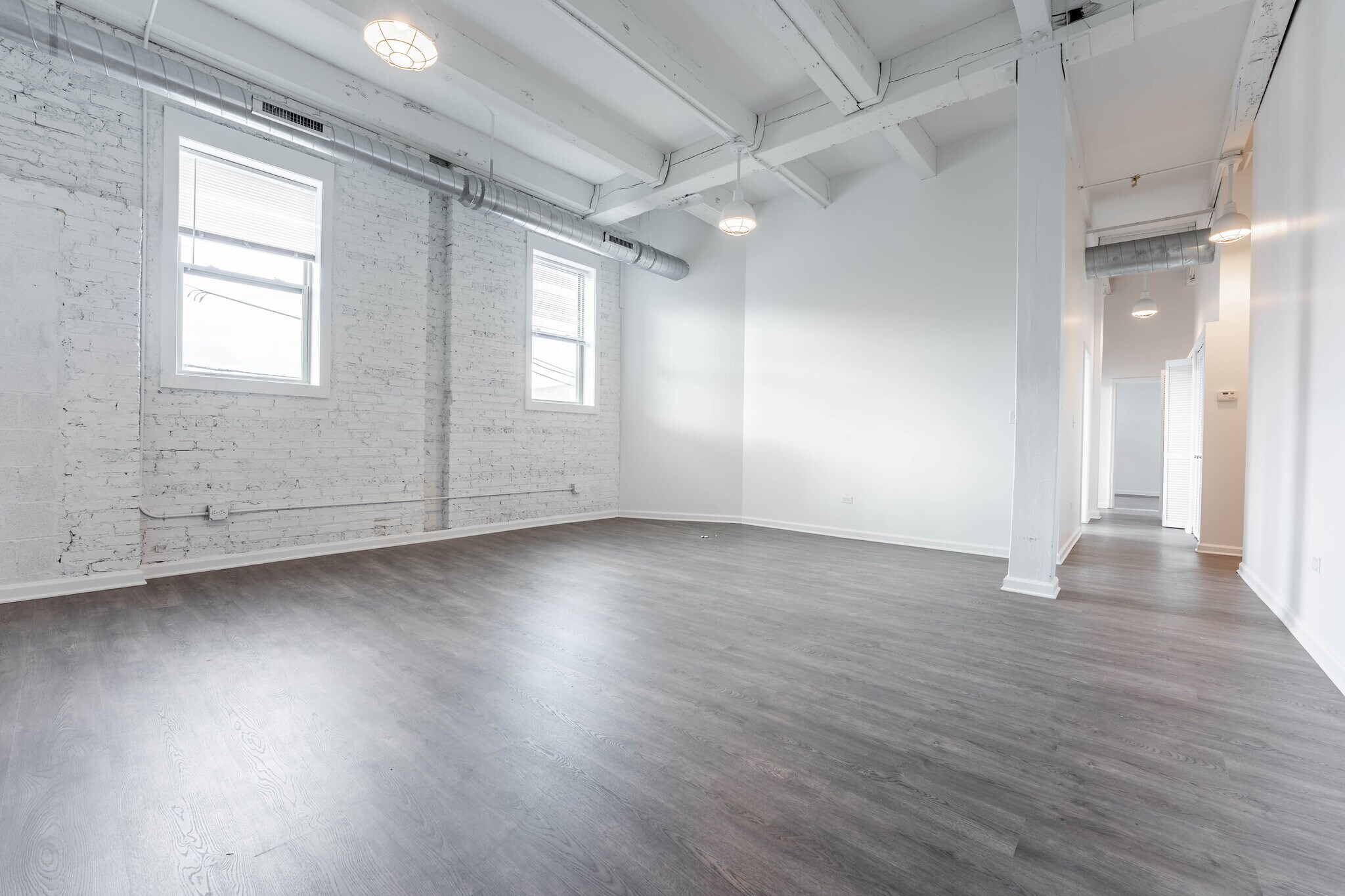 Building Photo - 932 W Dakin St