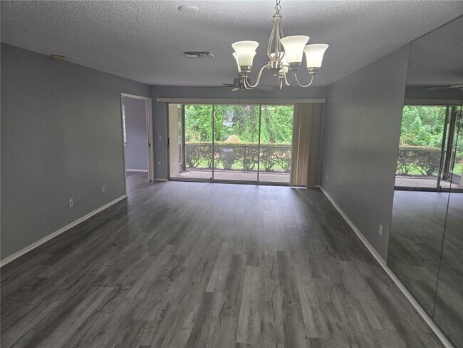Building Photo - 7056 W Country Club Dr N
