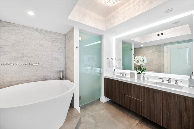 Building Photo - 4779 Collins Ave