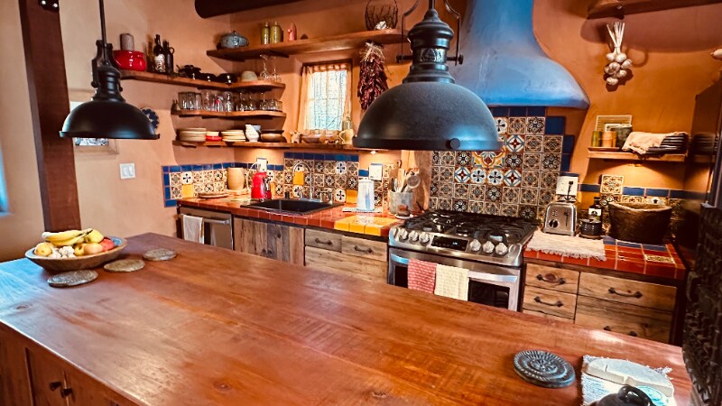 Building Photo - 824 Canyon Rd