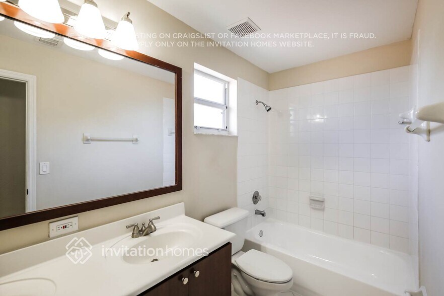 Building Photo - 8852 SW 215th Ln