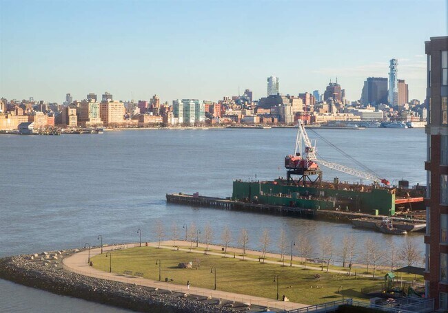 Building Photo - 1125 Maxwell Ln