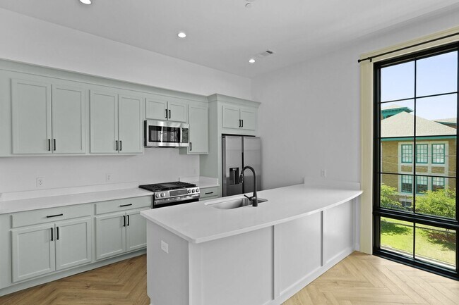 Building Photo - The 912 Building C