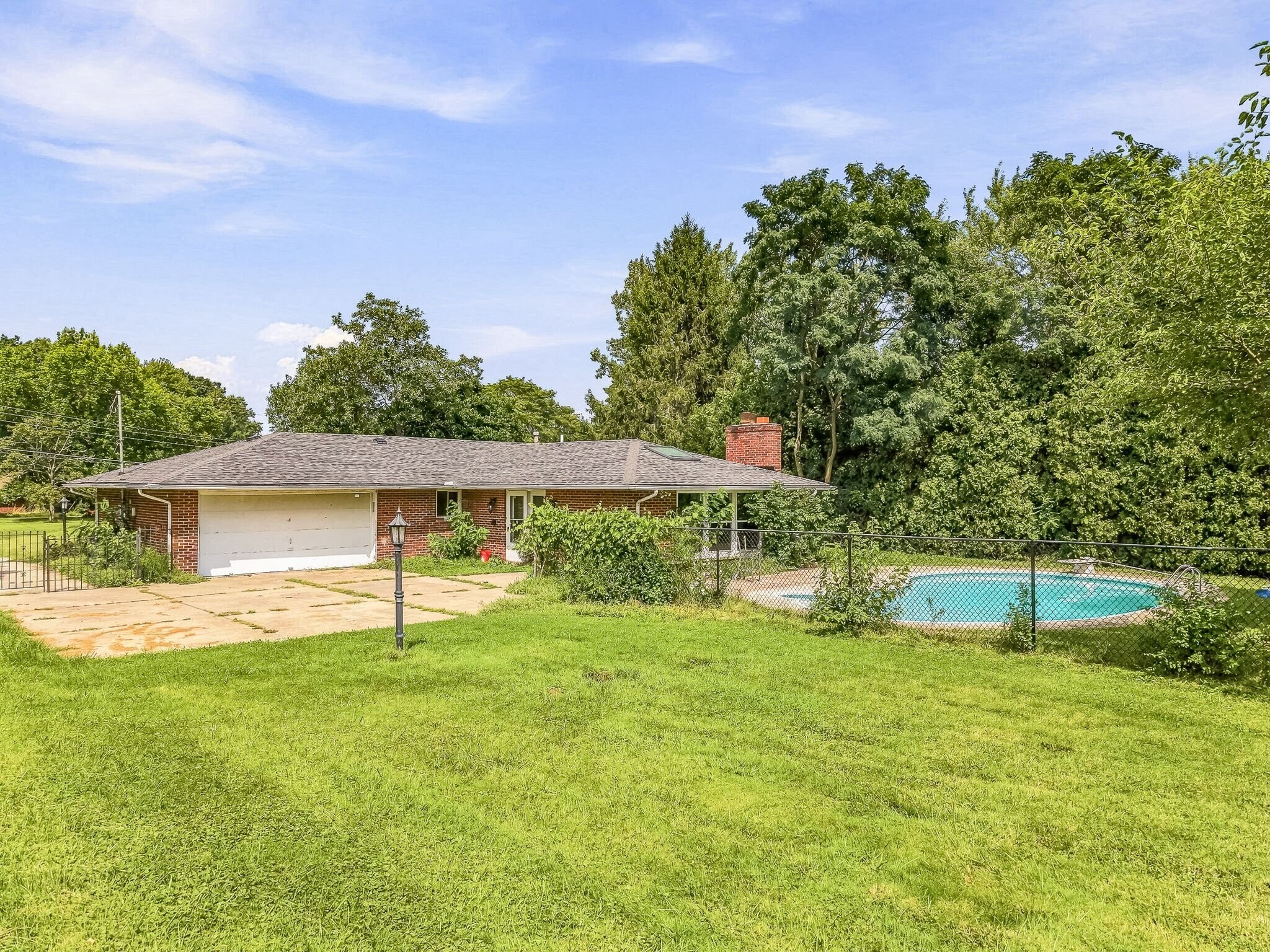 Building Photo - 1428 Laurel Dr