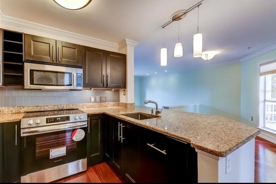 Building Photo - 115 112th Ave NE