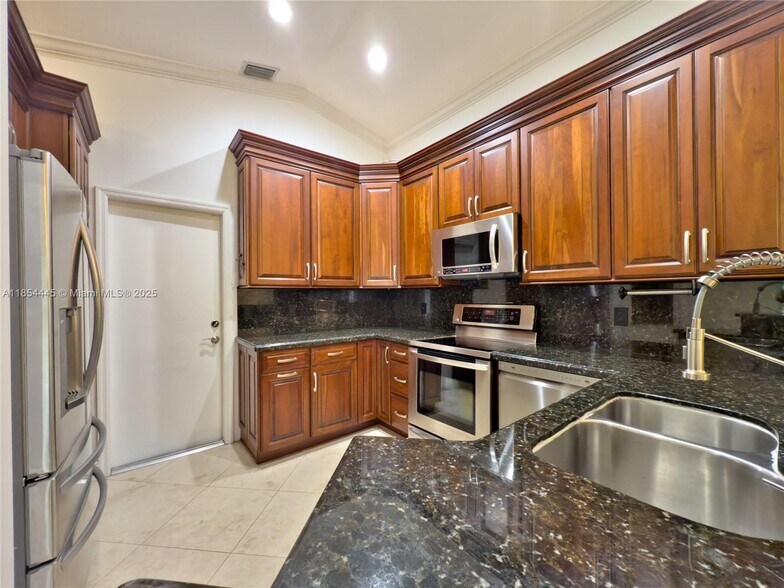 Building Photo - 1583 Presidio Dr
