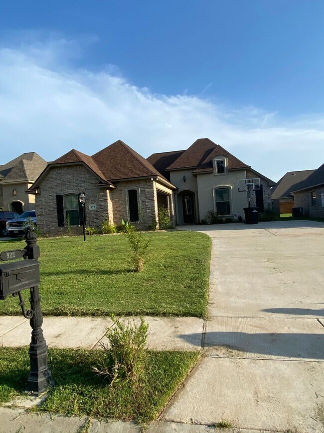 Building Photo - Haughton Home!