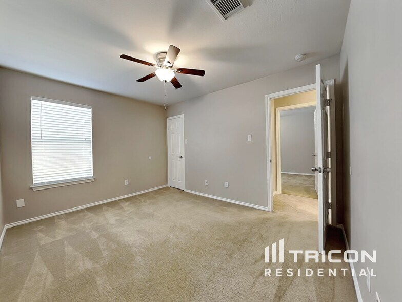 Building Photo - 12723 Whistling Springs Dr
