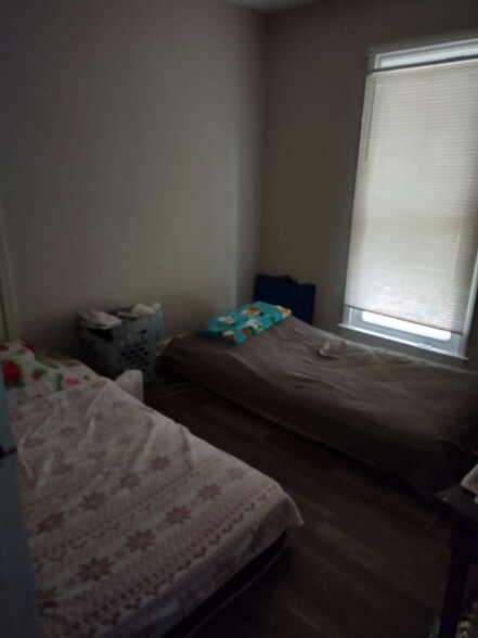 Building Photo - 6543 Bay St