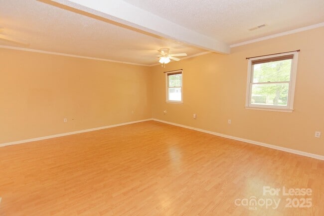 Building Photo - 416 W Pine St