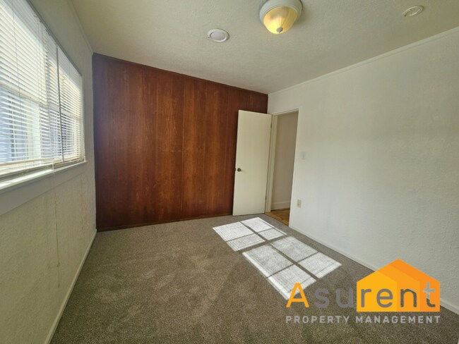 Building Photo - Charming 2-bedroom 1-bathroom home with a bonus room