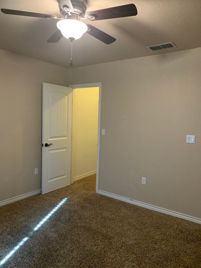 Building Photo - 4301 Sandstone Dr