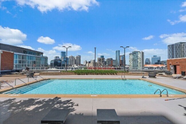 Building Photo - Fully Furnished 15th Floor Condo At Icon I...