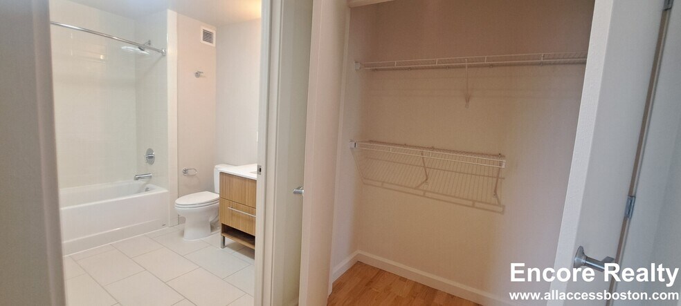 Building Photo - 665 Washington St