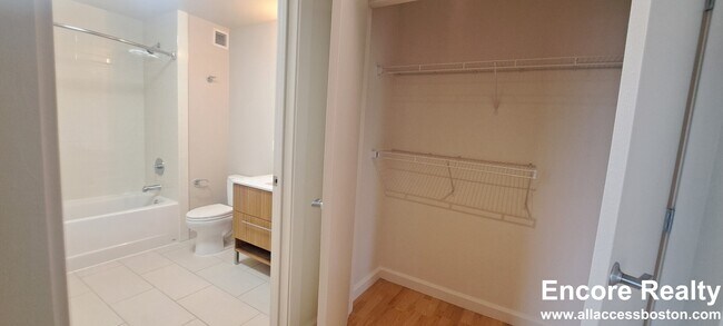 Building Photo - 665 Washington St