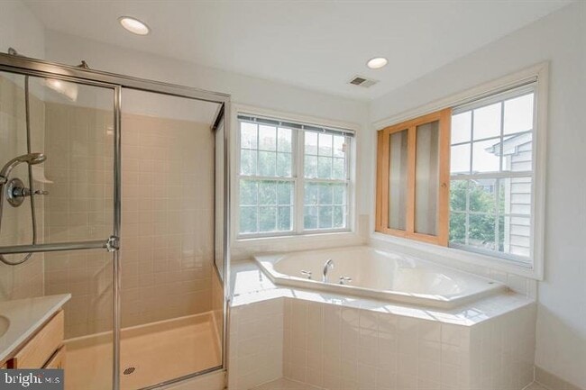 Building Photo - 8823 Montjoy Pl