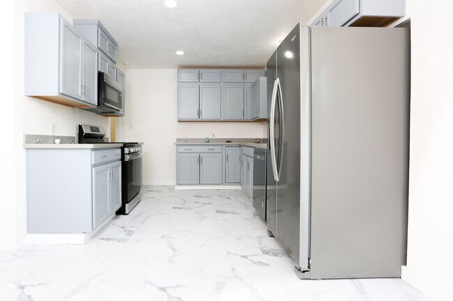 Building Photo - Remodeled 3bed 2 bath Single Family home