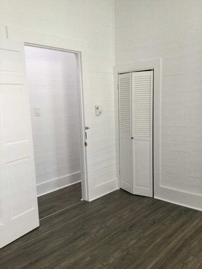 Building Photo - Old Town Location - 1 bed / 1 bath Apartment