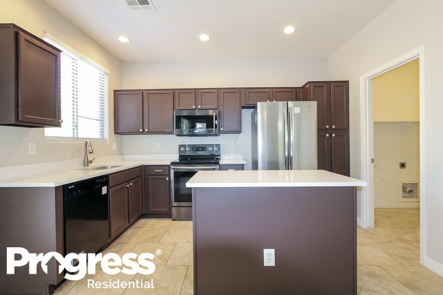 Building Photo - 15065 N 173rd Dr