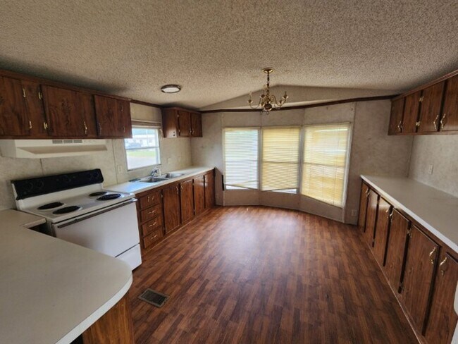 Building Photo - 42 Wilma Ln