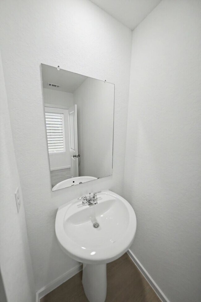Building Photo - Gorgeous Open-Concept Home Near Randolph AFB - Realtor Commission: $500