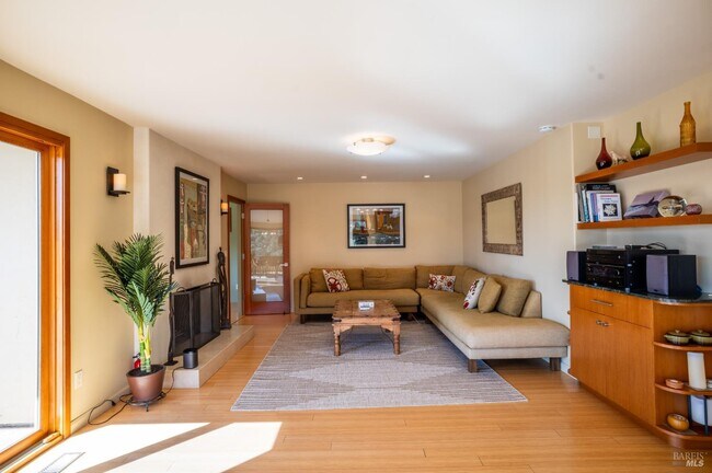 Building Photo - 452 Chestnut Ave