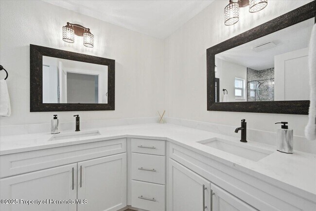 Building Photo - 4262 Biscayne Dr