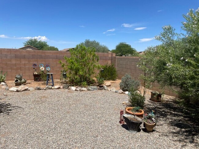 Building Photo - 7184 S Mission Springs Dr