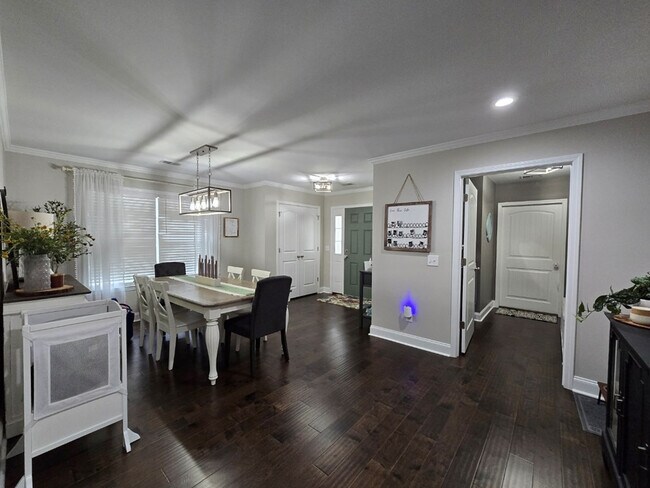 Building Photo - 1780 Titanic Ct