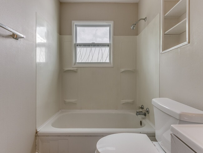 Building Photo - 2609 Mickey Rd