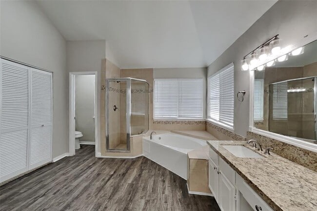 Building Photo - 16023 Willowpark Dr