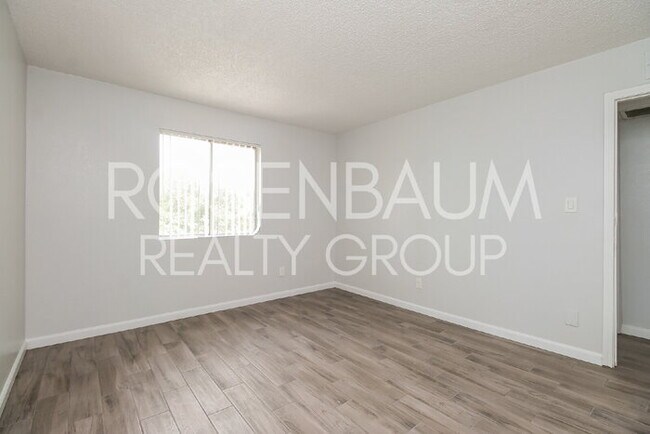 Building Photo - 1050 W University Dr