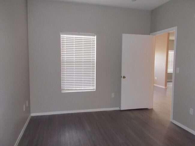Building Photo - Bright Ground-Floor Condo in Gated Traverse Point with Pool & Spa Amenities