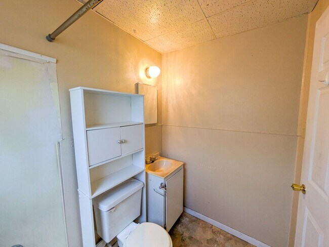 Building Photo - 3350 Cherry Dr