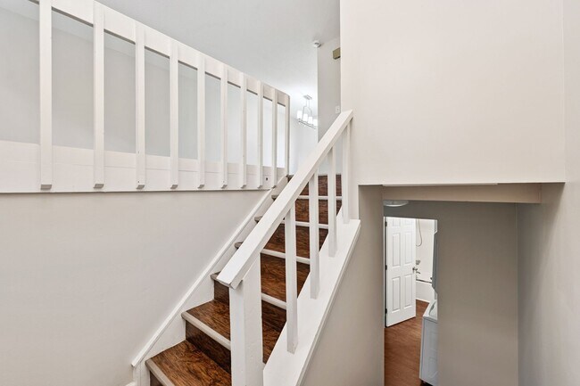 Building Photo - 2421 Camellia Dr