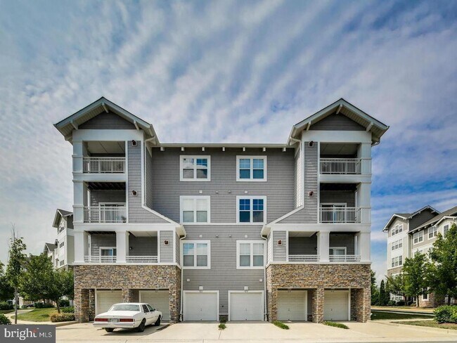 Building Photo - 12828 Clarksburg Square Rd