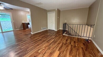 Building Photo - 8627/8635 Woodlawn Dr