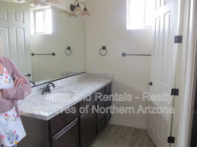Building Photo - 2595 W Pollo Cir
