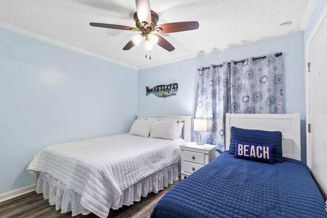 Building Photo - 400 Plantation Rd