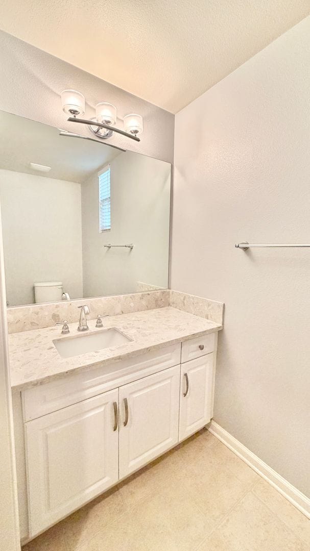 Building Photo - Beautiful, Like New, End Unit Condo in Resort Like Living Community off Temecula's South 79!