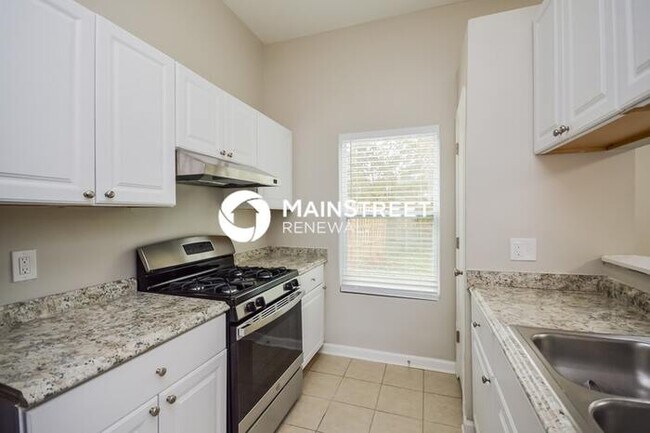 Building Photo - 3 Bedroom Pet-Friendly Home in Lithonia, GA with Main Street Renewal