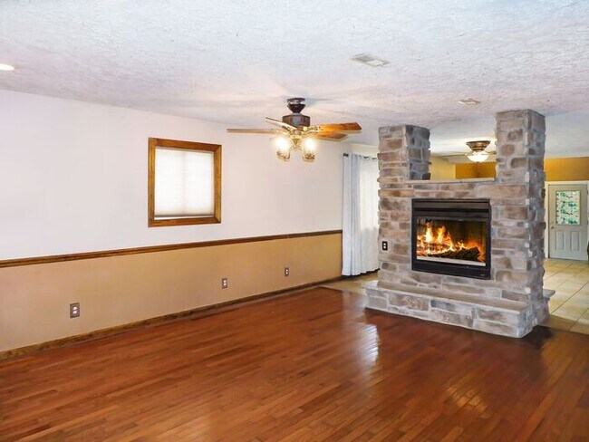 Building Photo - 217 Pawnee Ln