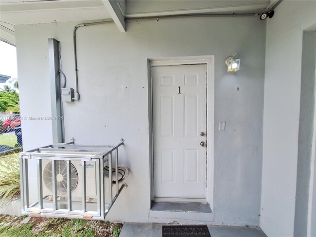 Building Photo - 1542 NE 109th St