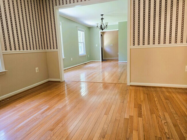 Building Photo - 13440 Carriage Hill Dr