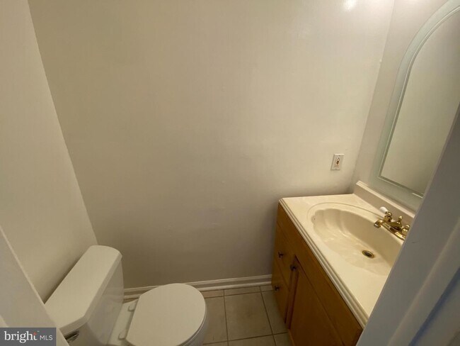 Building Photo - 566 Pleasant Dr