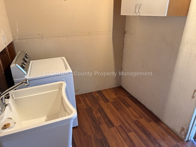 Building Photo - AVAILABLE NOW - 2 Bedroom / 1 Bathroom Home in Arroyo Grande