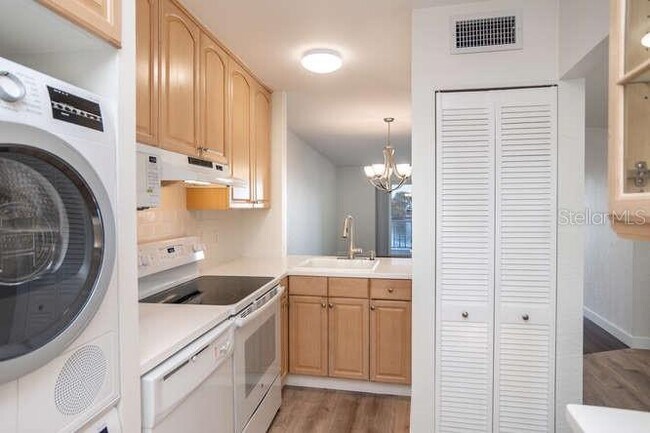 Building Photo - 1361 Snell Isle Blvd NE