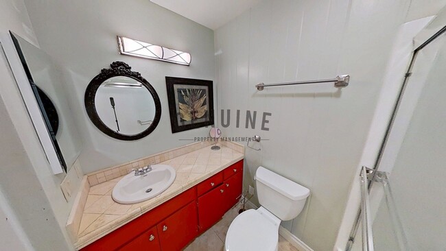 Building Photo - Second Floor Condo in Rossmoor Park Commun...