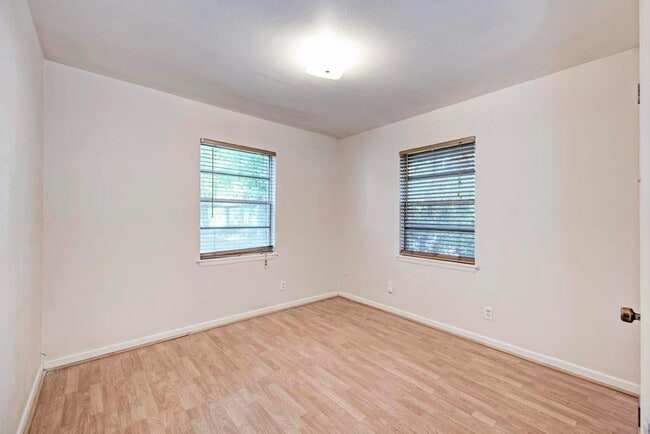 Building Photo - 1805 Mohle Dr